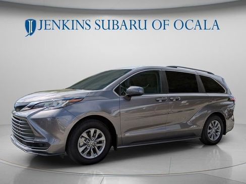 Used 2022 Toyota Sienna LE image 9