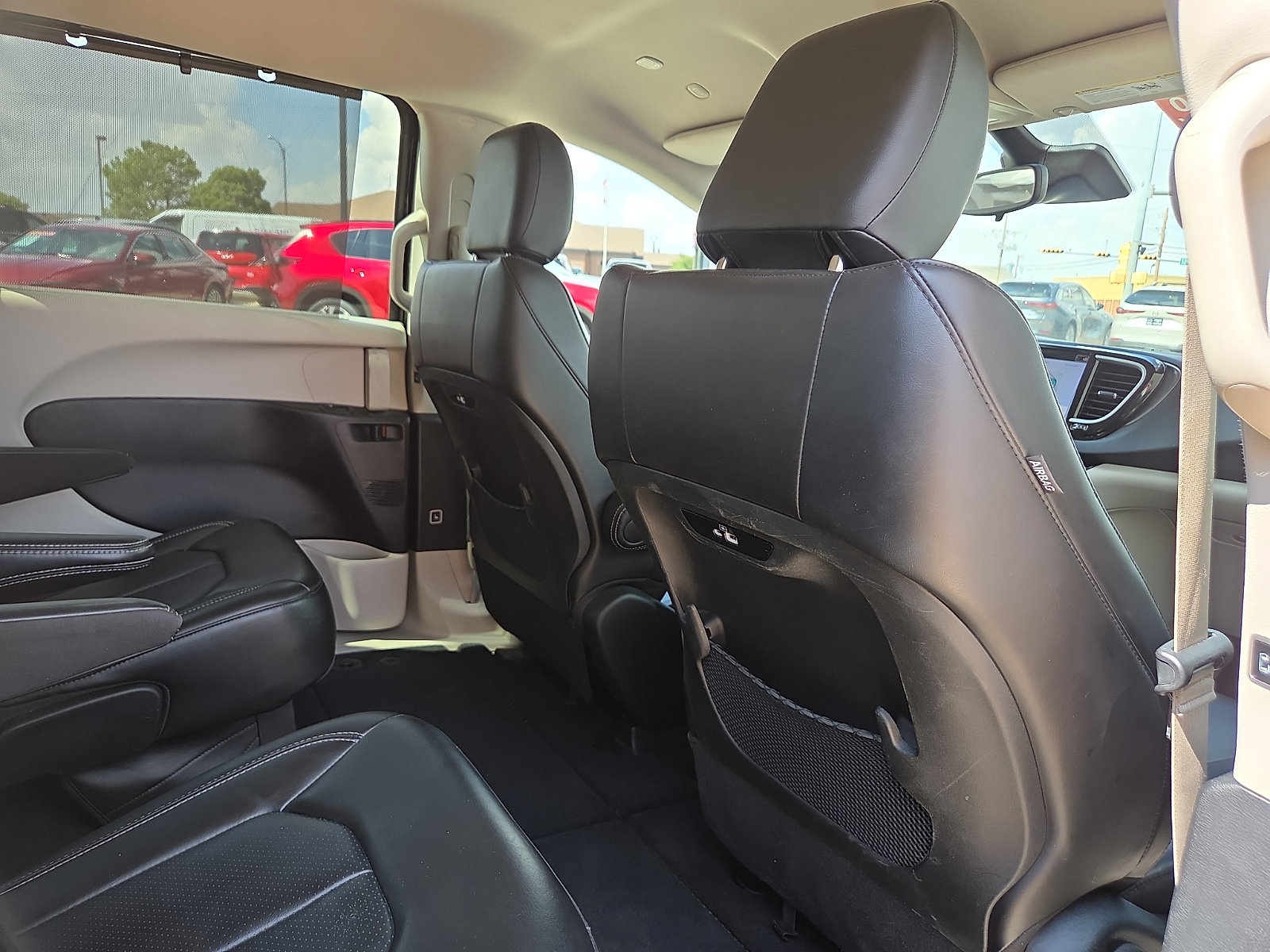 Used 2023 Chrysler Pacifica Touring-L FWD image 13