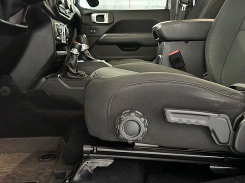 Used 2019 Jeep Wrangler Unlimited Sahara AWD/4WD image 10