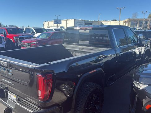 Used 2021 GMC Sierra 2500 Denali w/ Denali Black Diamond Edition image 27