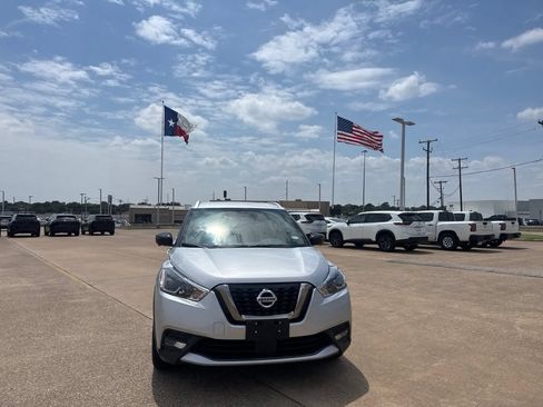 Certified 2020 Nissan Kicks SR FWD image 4