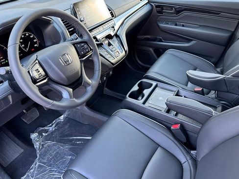 New 2026 Honda Odyssey Touring image 4