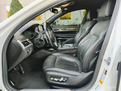 Used 2018 BMW 740i image 10