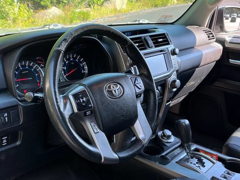 Used 2016 Toyota 4Runner SR5 Premium AWD/4WD image 9