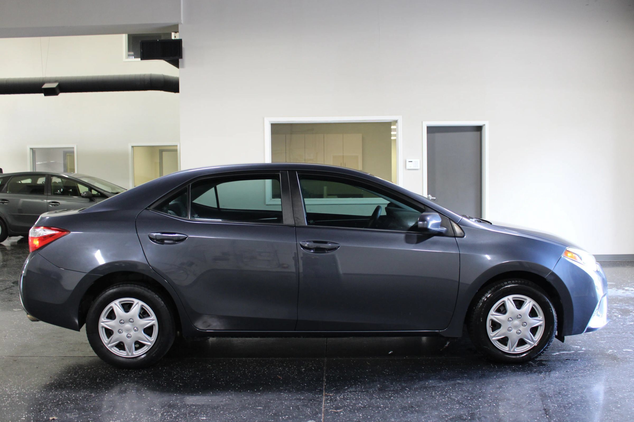 Used 2016 Toyota Corolla L FWD image 2