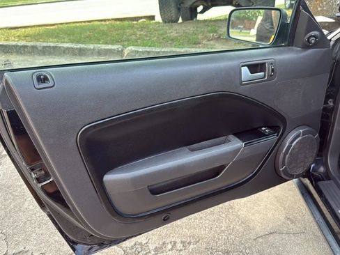 Used 2006 Ford Mustang Coupe RWD image 11