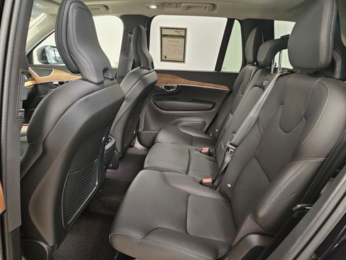 Certified 2025 Volvo XC90 B6 Plus w/ Protection Package Premier image 10