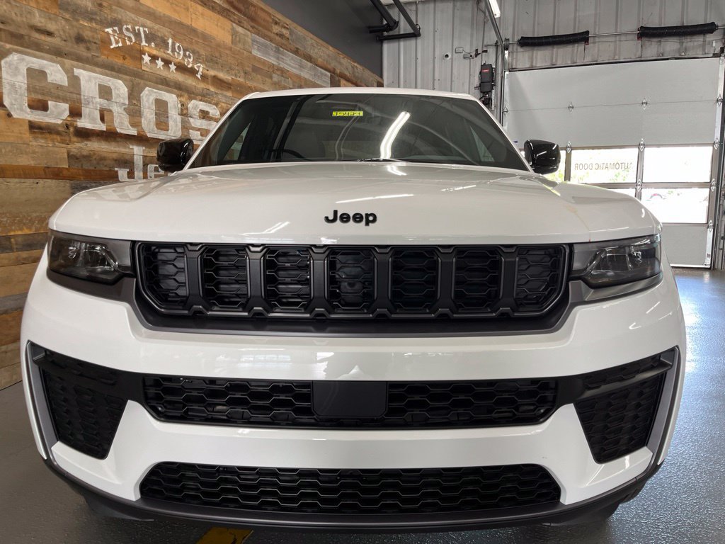 New 2026 Jeep Grand Cherokee Altitude AWD/4WD image 7