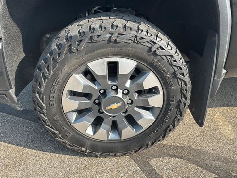 Used 2024 Chevrolet Silverado 2500 Custom w/ Custom Value Package AWD/4WD image 9