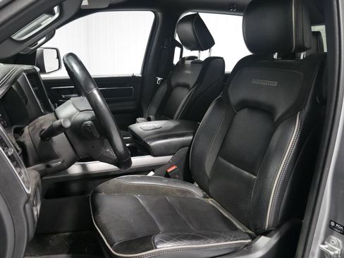 Used 2022 RAM 1500 Laramie w/ Sport Appearance Package image 11