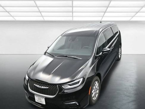 New 2026 Chrysler Pacifica Select image 12