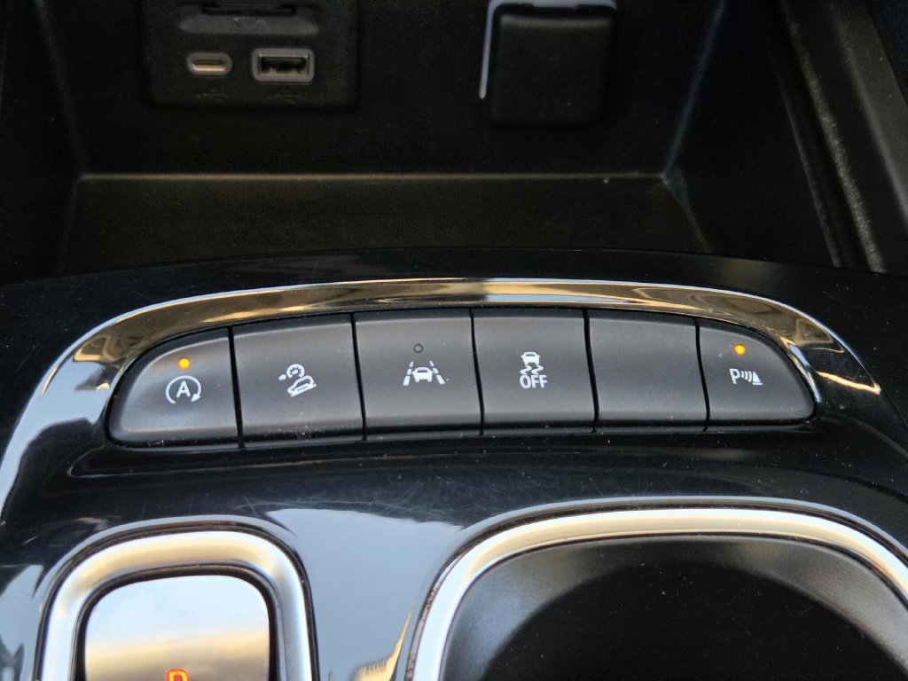 Used 2021 Buick Envision Essence w/ Technology Package I AWD/4WD image 29
