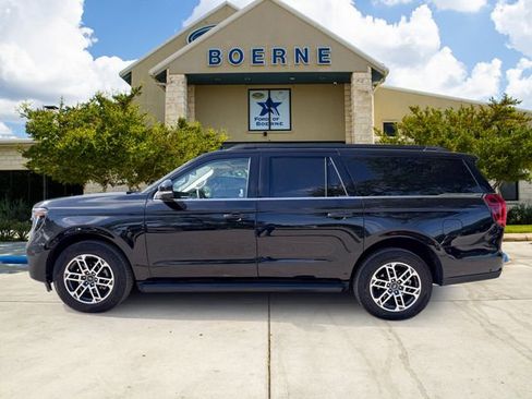 Used 2025 Ford Expedition Max Active AWD/4WD image 2
