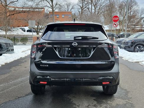 Certified 2025 Nissan Kicks SV w/ Illumination Package image 5
