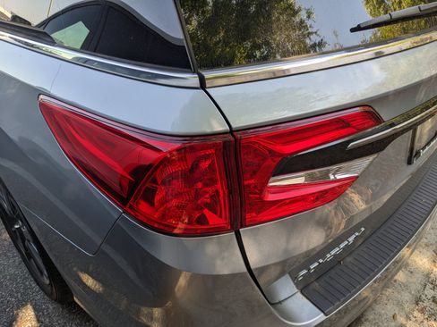 Used 2023 Honda Odyssey Elite image 11