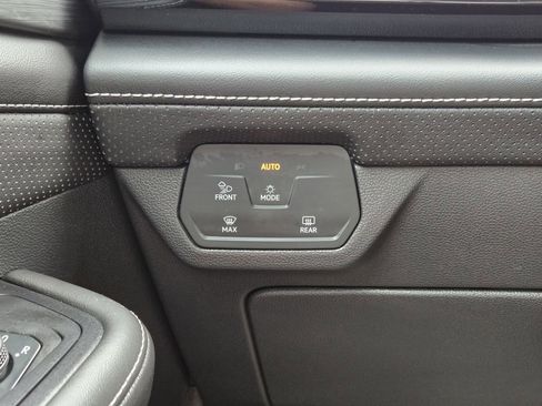 Used 2026 Volkswagen Atlas Cross Sport SE FWD image 24