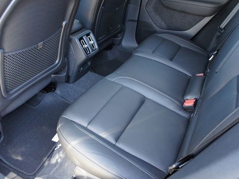 New 2025 Volvo XC40 B5 Core w/ Protection Package Premier image 23