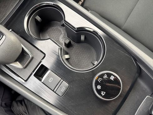 Used 2024 Nissan Rogue S image 17