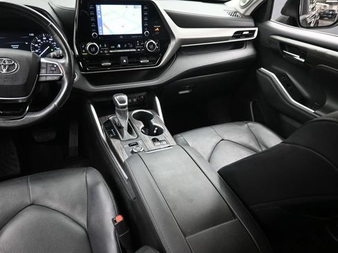 Used 2020 Toyota Highlander Limited AWD/4WD image 16