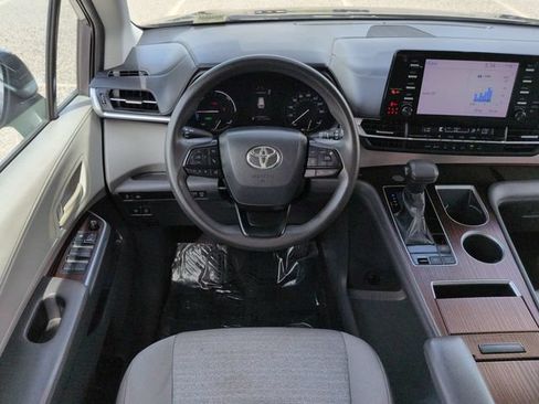 Certified 2022 Toyota Sienna LE AWD/4WD image 16