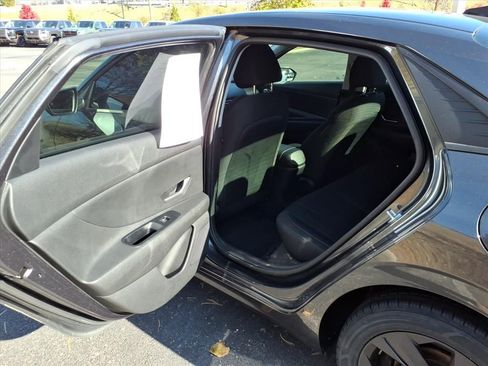 Used 2021 Hyundai Elantra SEL image 12