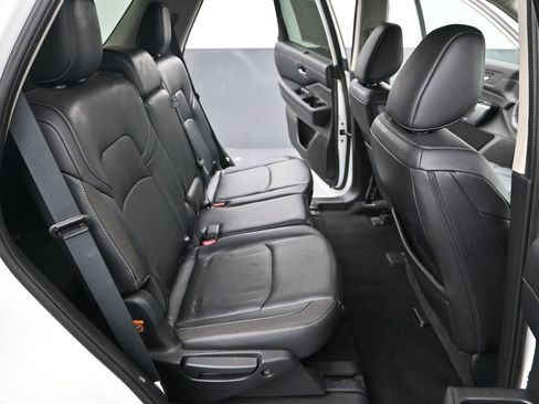 Used 2024 Nissan Pathfinder SL image 26