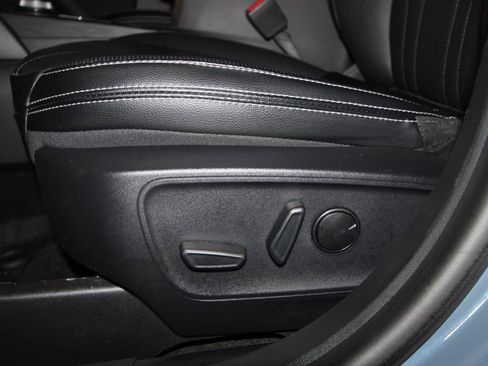 Used 2025 Ford Escape SE w/ PHEV Premium Package FWD image 7