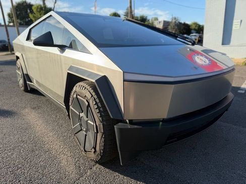 Used 2024 Tesla Cybertruck AWD Crew Cab image 3
