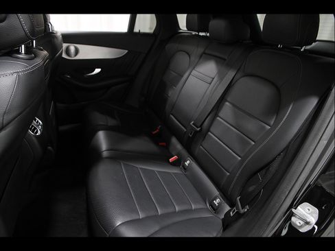 Used 2019 Mercedes-Benz GLC 300 4MATIC image 18