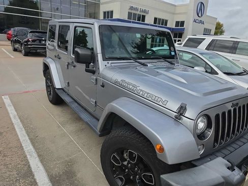 Used 2017 Jeep Wrangler Unlimited Sahara AWD/4WD image 3