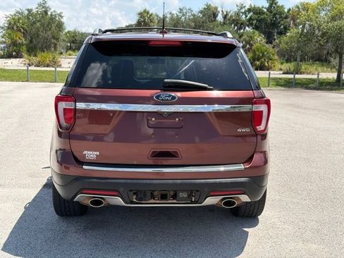 Used 2018 Ford Explorer XLT w/ Equipment Group 201A AWD/4WD image 4