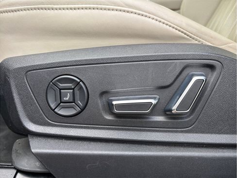 Used 2019 Audi e-tron Prestige w/ Prestige Package AWD/4WD image 21
