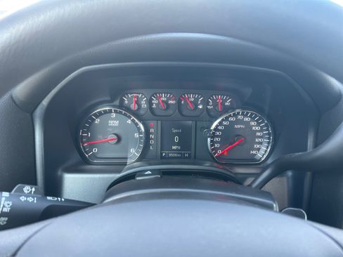 Used 2018 Chevrolet Silverado 1500 Custom w/ Custom Convenience Package RWD image 2