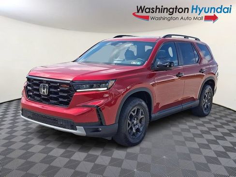 Used 2023 Honda Pilot TrailSport image 3