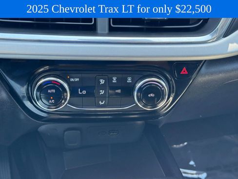 Used 2025 Chevrolet Trax LT FWD image 18