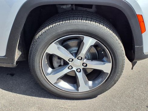 Used 2023 Jeep Grand Cherokee L Limited AWD/4WD image 31
