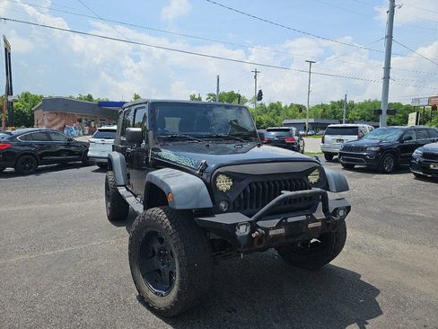 Used 2014 Jeep Wrangler Unlimited Rubicon w/ Connectivity Group image 2