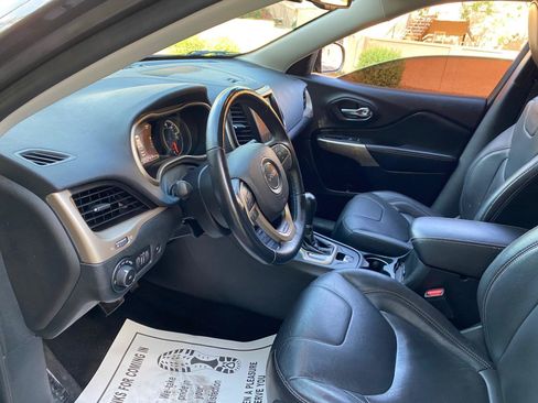 Used 2018 Jeep Cherokee Limited FWD image 34