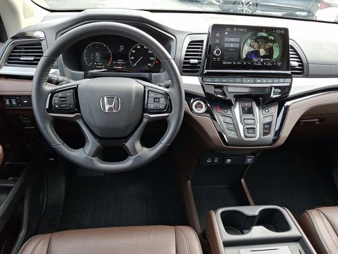 Certified 2025 Honda Odyssey Touring image 10