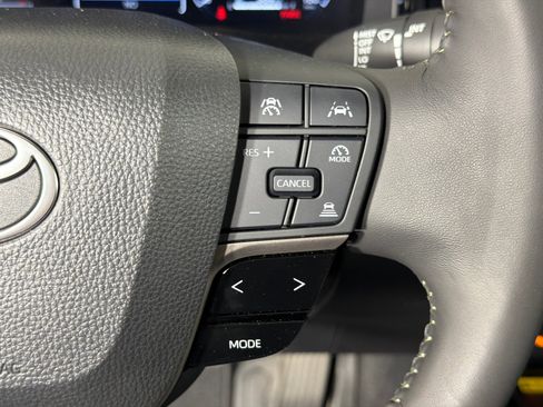 Used 2025 Toyota Camry XLE FWD image 26