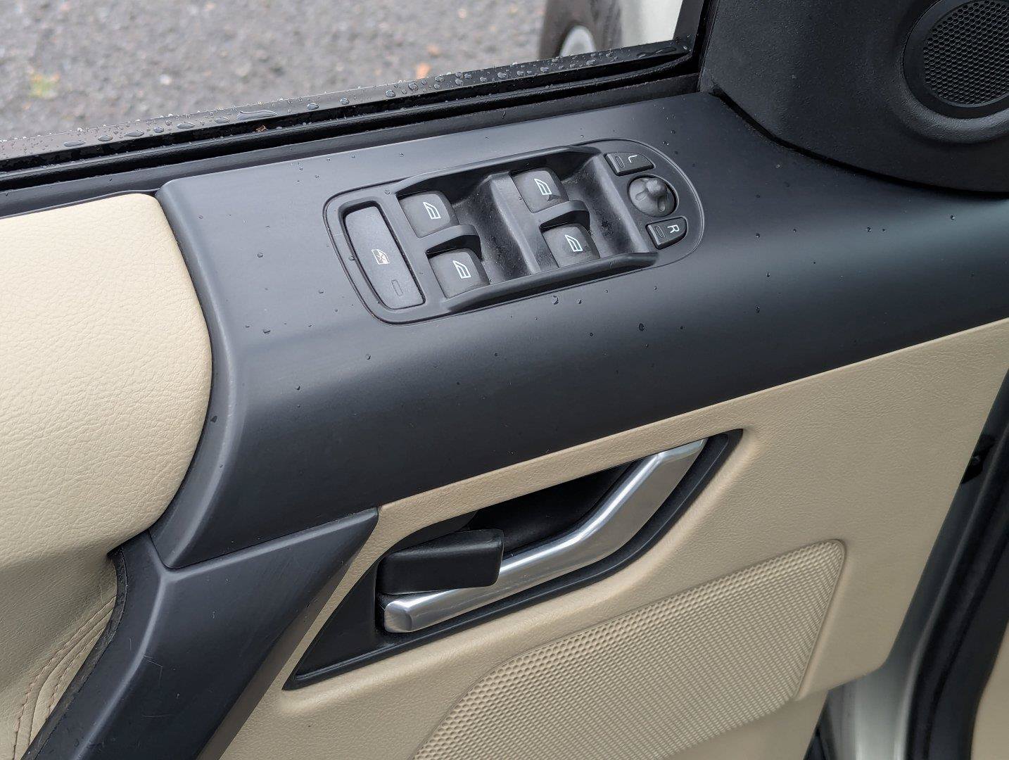 Used 2012 Land Rover LR2 HSE w/ Climate Comfort Pkg AWD/4WD image 11