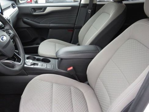 Certified 2022 Ford Escape SE w/ Convenience Package image 4