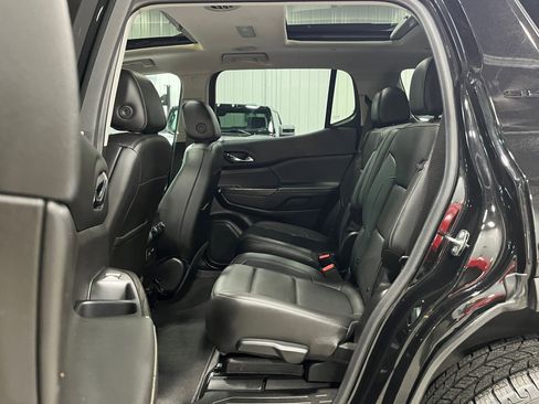 Certified 2023 GMC Acadia SLT w/ Elevation Edition image 9