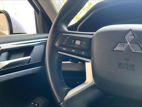 Used 2024 Mitsubishi Outlander SE AWD/4WD image 8