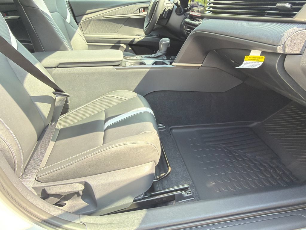 New 2026 Toyota Camry Hybrid FWD image 11