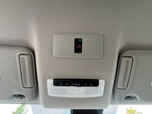 New 2025 Nissan Versa SR w/ Trunk Package image 18