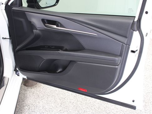 Used 2025 Toyota Camry SE w/ Convenience Package FWD image 31