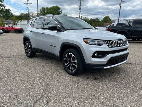 Used 2024 Jeep Compass Limited AWD/4WD image 3