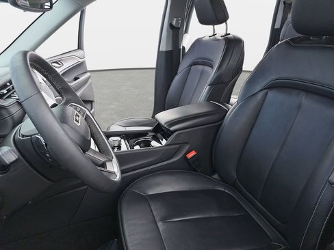 Certified 2023 Jeep Grand Cherokee Limited w/ Trailer Tow Prep Group (B) image 17