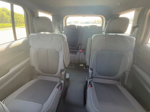 New 2025 Jeep Grand Cherokee L Laredo image 24